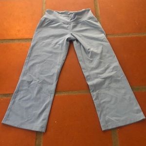 Light blue Patagonia yoga crops